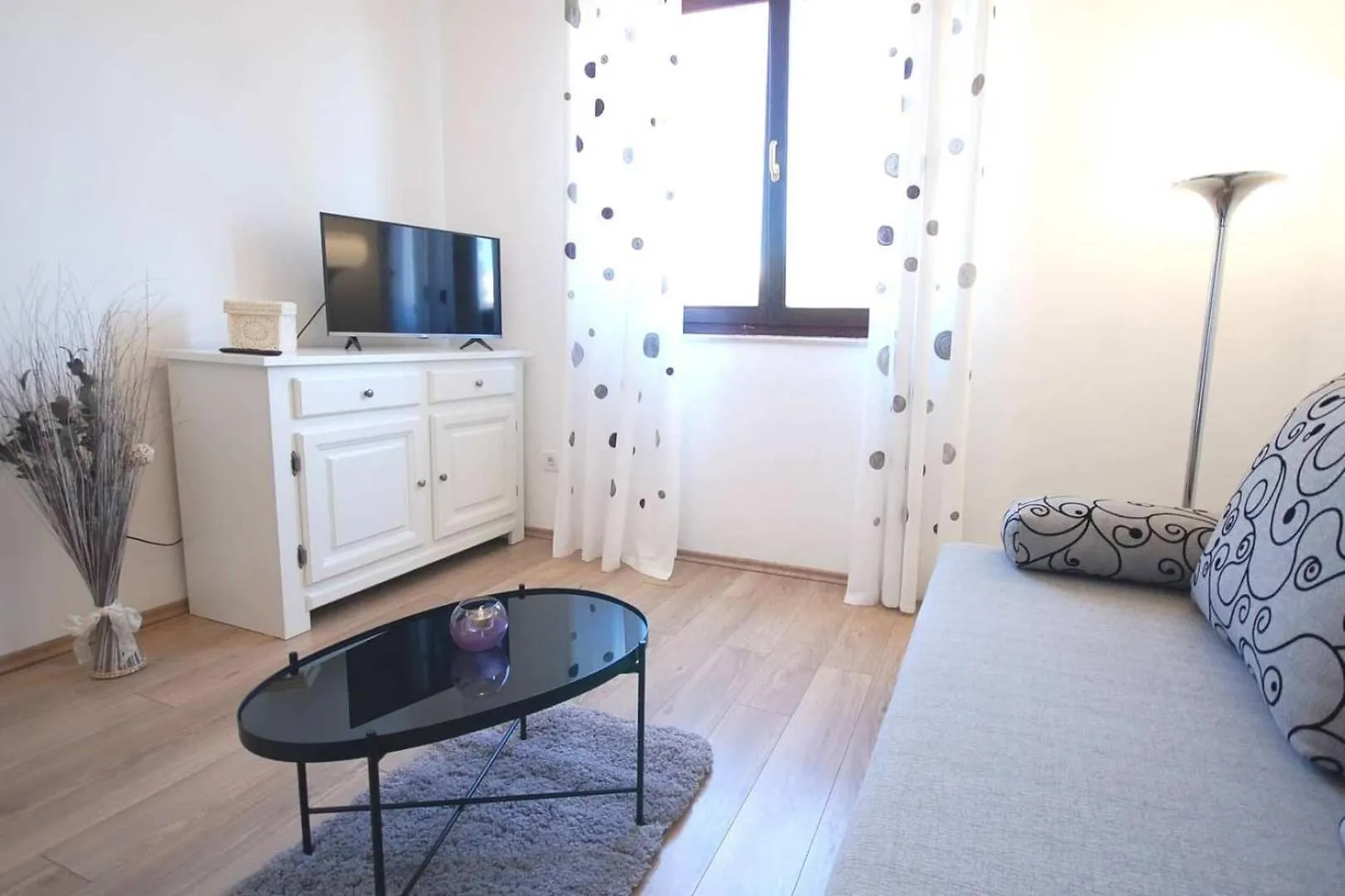 Apartments With A Parking Space Njivice, Krk - 21871 Croatia
